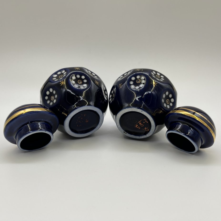 Набор из двух чайниц (ёмкостей для хранения), фарфор, крытье, золочение, Бронницкий завод фарфоровых изделий «Возрождение», СССР, 1980-1990 гг.