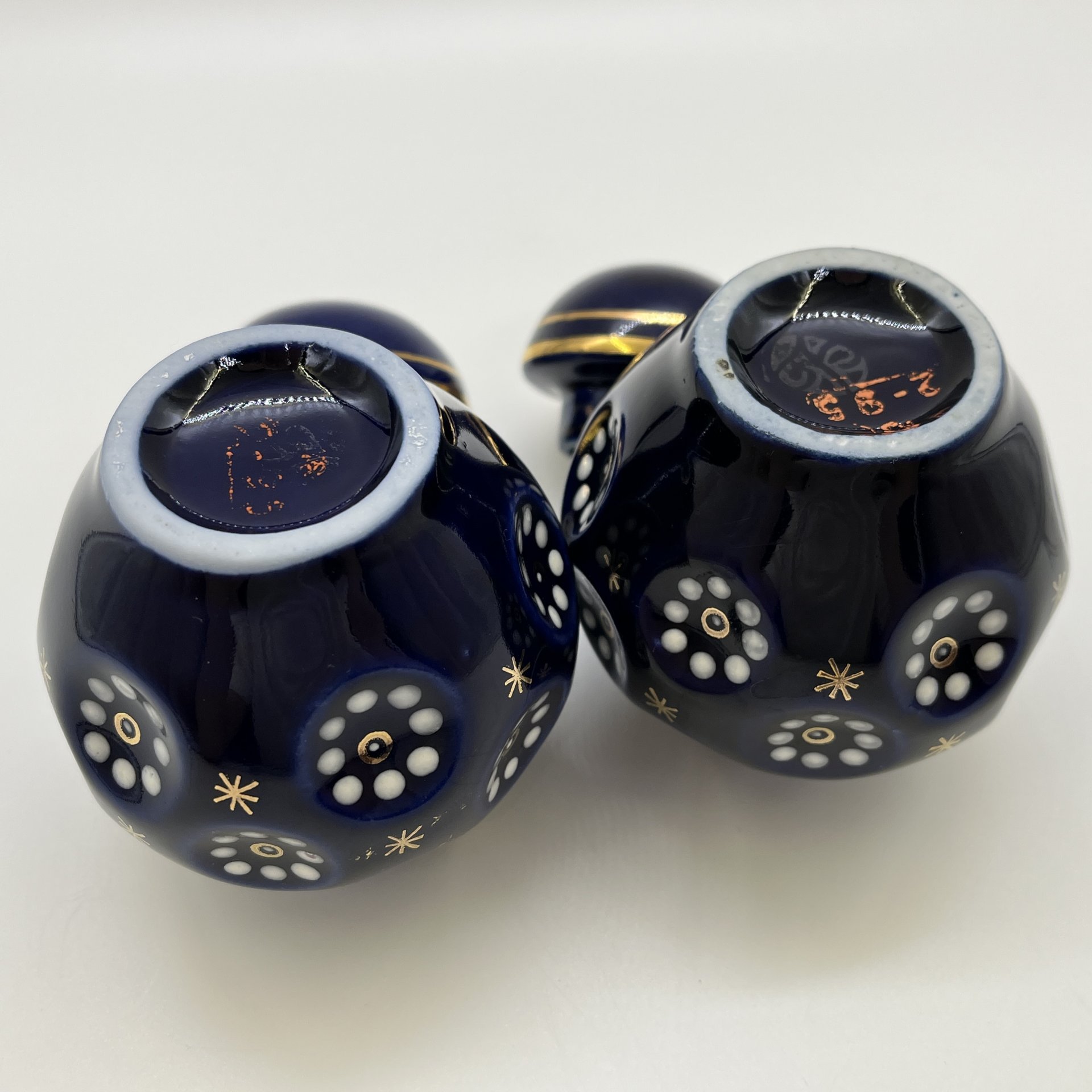 Набор из двух чайниц (ёмкостей для хранения), фарфор, крытье, золочение, Бронницкий завод фарфоровых изделий «Возрождение», СССР, 1980-1990 гг.