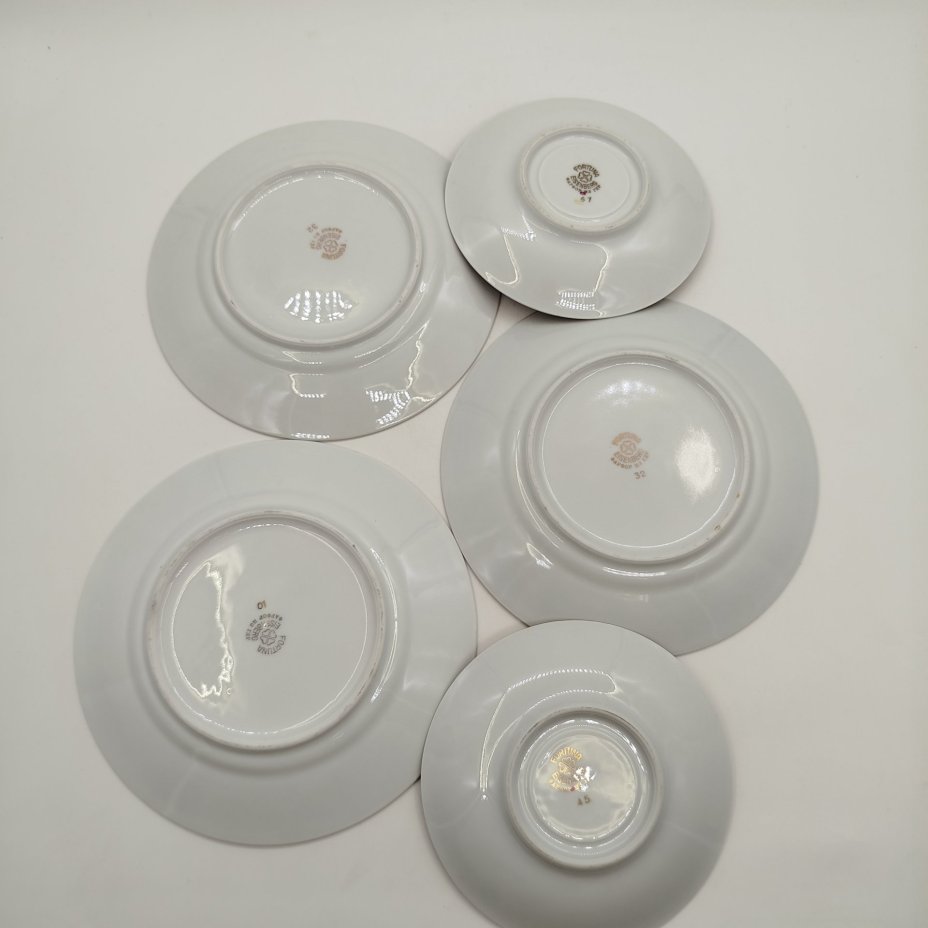 Набор из 3 десертных тарелок и 2 блюдец сервиза "Мадонна", фарфор, крытье, золочение, люстр, деколь, Fortuna Eisenberg, ГДР, 1960-1973 гг.