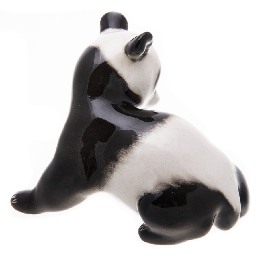 Статуэтка "Панда", фарфор, роспись, Ленинградский фарфоровый завод (ЛФЗ), автор П.П. Веселов, СССР, 1970-1991 гг., Ленинградский фарфоровый завод (ЛФЗ)