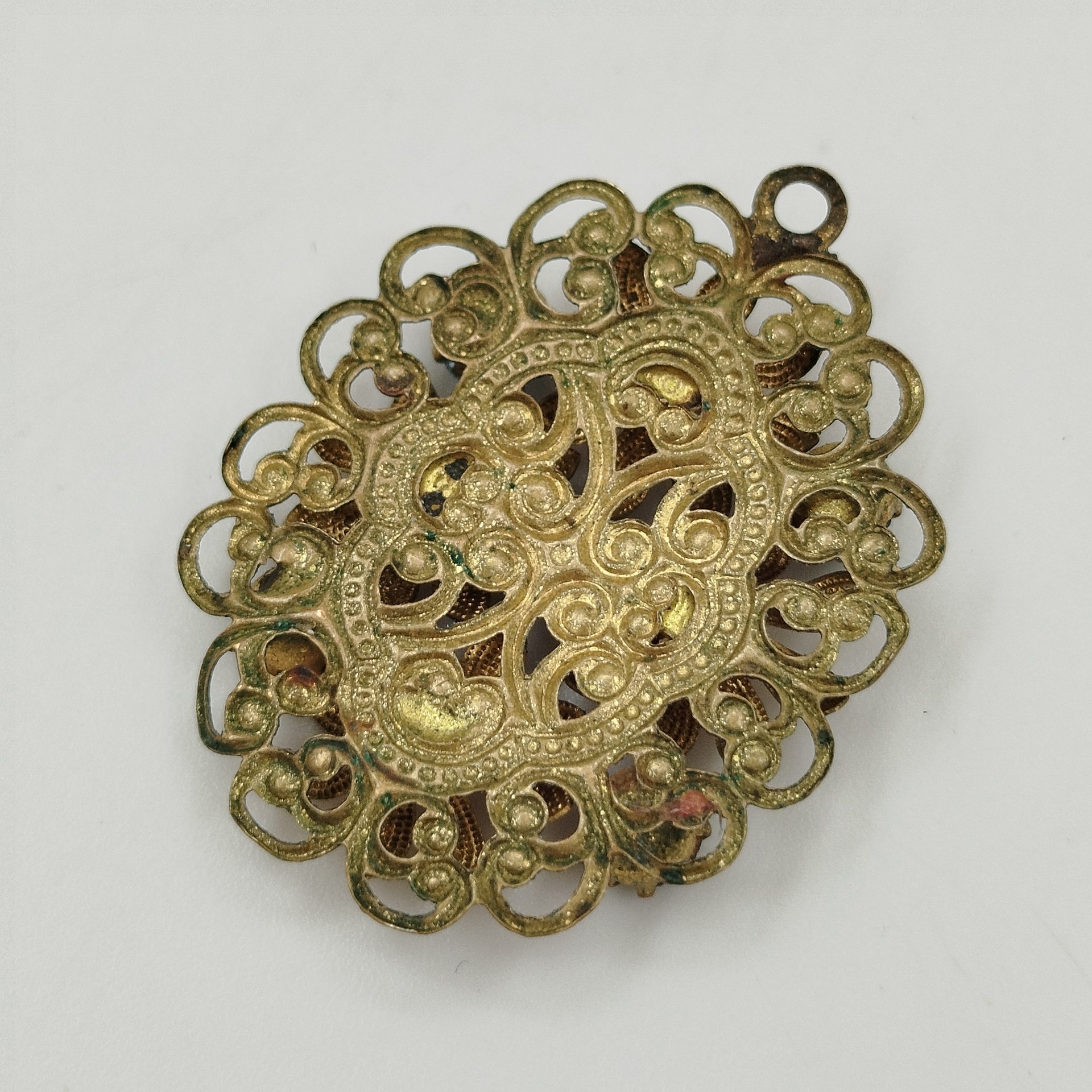 Подвеска в стиле ретро в виде цветов золотистого оттенка с голубыми вставками