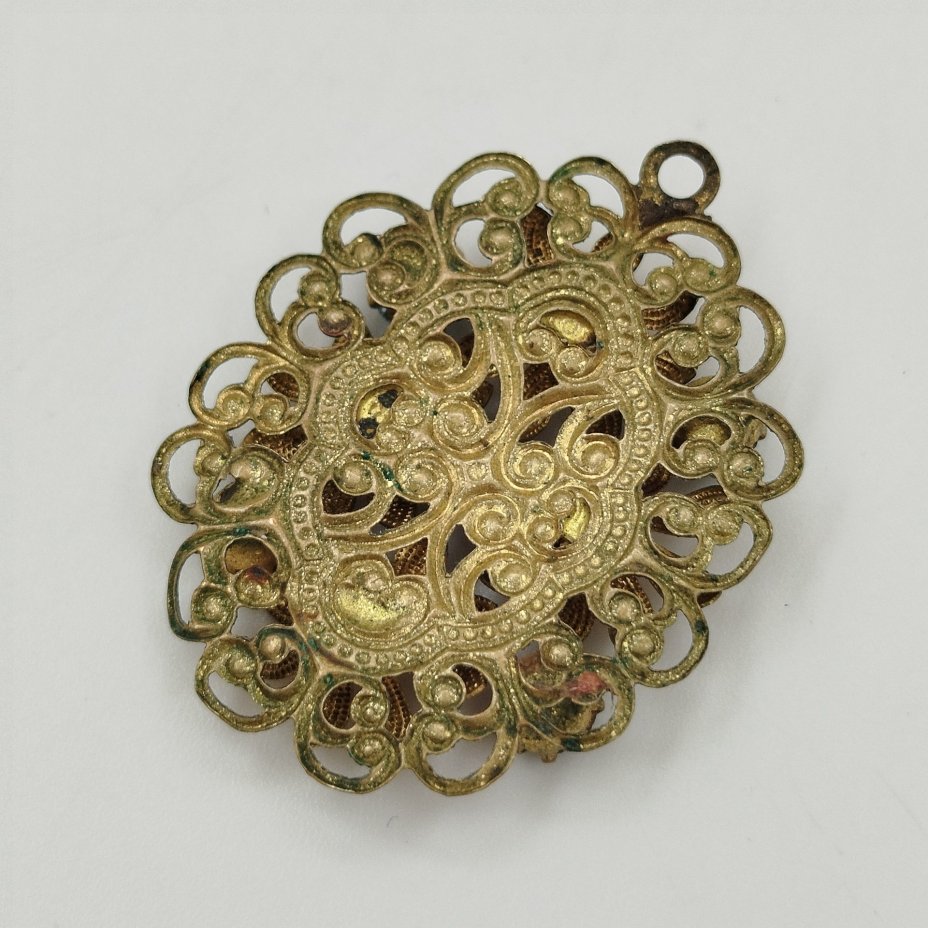 Подвеска в стиле ретро в виде цветов золотистого оттенка с голубыми вставками