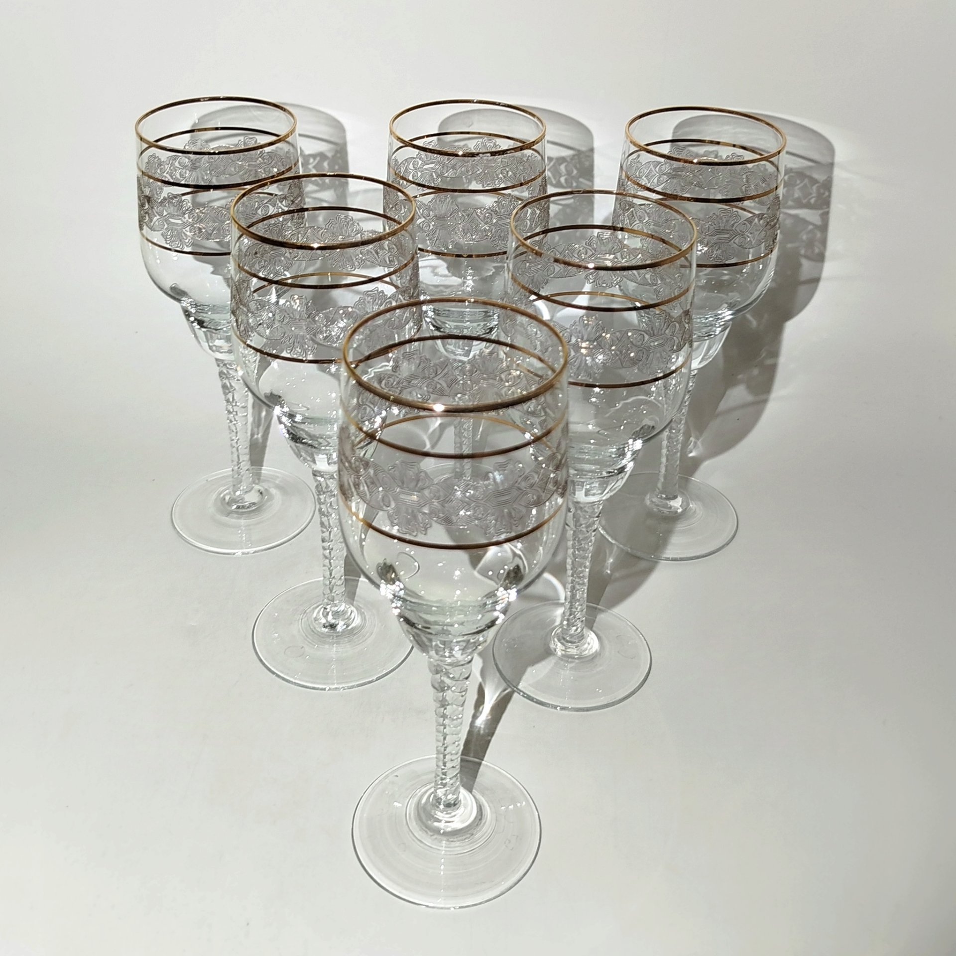 Набор из 6 бокалов для крепленых вин, с витыми ножками и орнаментальным декором, хрусталь, гравировка, золочение, Западная Европа, 1970-1980 гг.