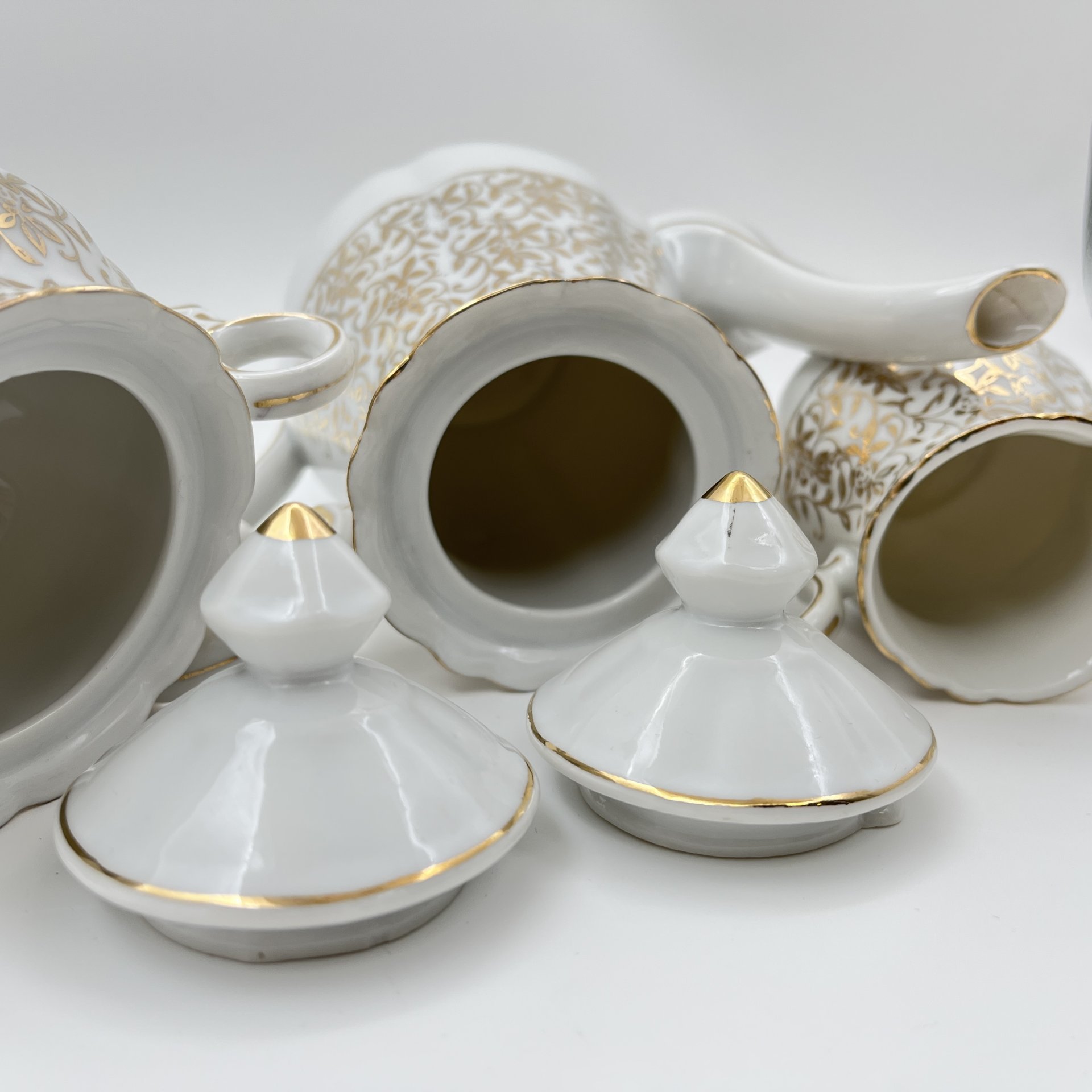 Кофейный сервиз с цветочным декором на 5 персон (14 предметов), фарфор, золочение, Европа, 1960-1980 гг.