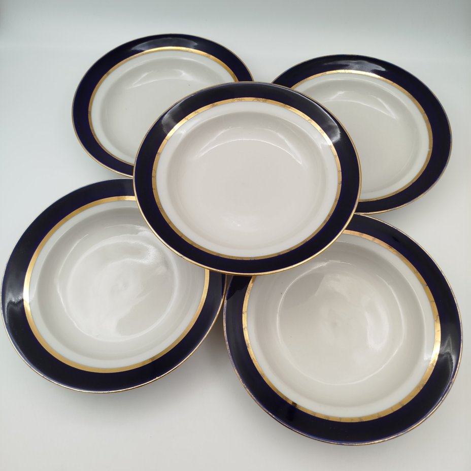 Набор из 5-ти суповых тарелок, украшенных ленточным орнаментом, фарфор, крытье, золочение, Дулевский фарфоровый завод (Дулёво), СССР, 1990 г.