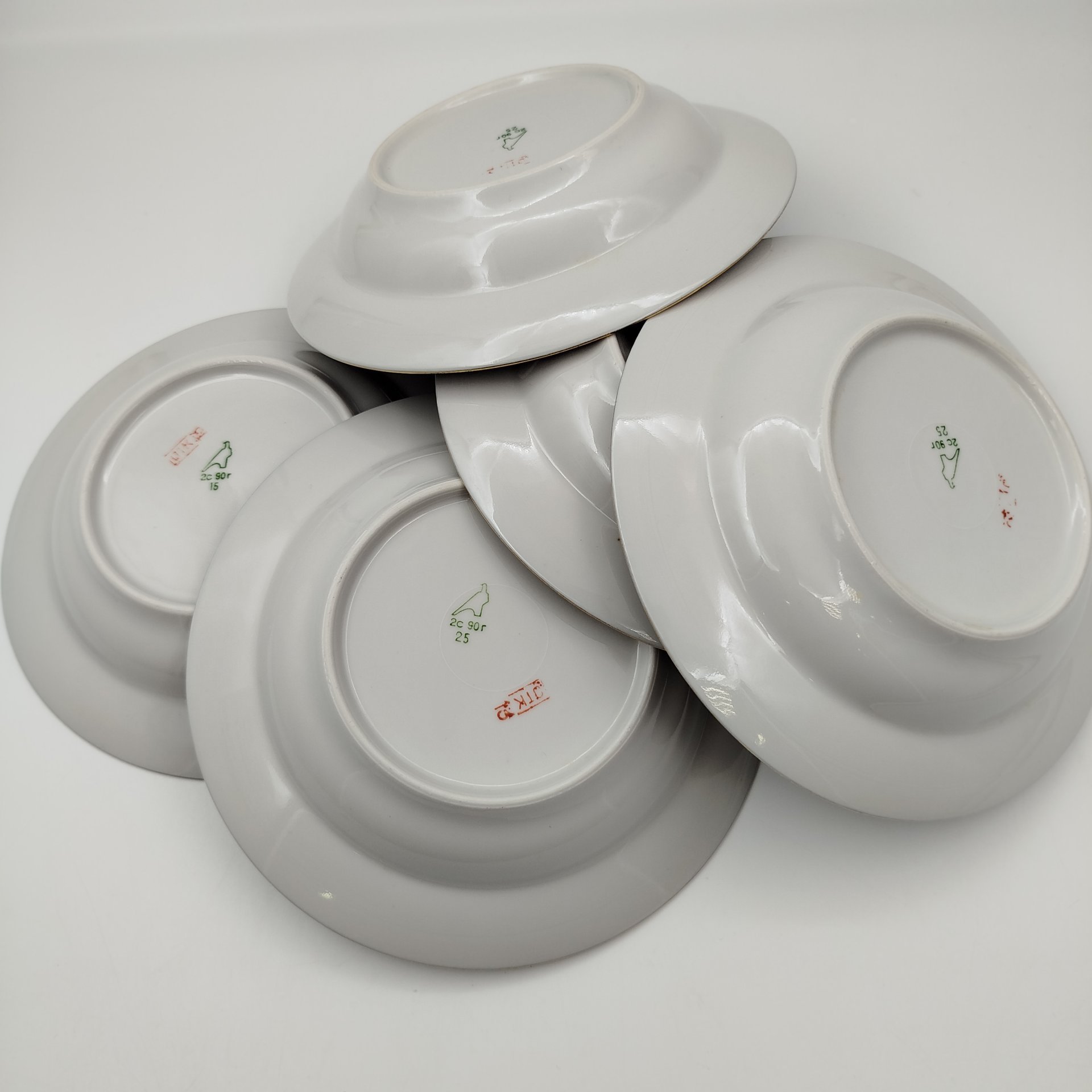 Набор из 5-ти суповых тарелок, украшенных ленточным орнаментом, фарфор, крытье, золочение, Дулевский фарфоровый завод (Дулёво), СССР, 1990 г.