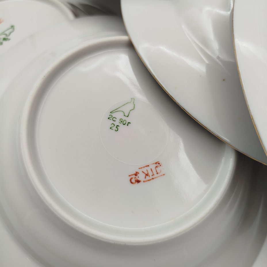 Набор из 5-ти суповых тарелок, украшенных ленточным орнаментом, фарфор, крытье, золочение, Дулевский фарфоровый завод (Дулёво), СССР, 1990 г.