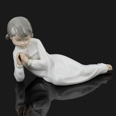 Статуэтка "Молитва" ("Девочка молится перед сном"), фарфор, роспись, NAO Porcelain, NAO Porcelain