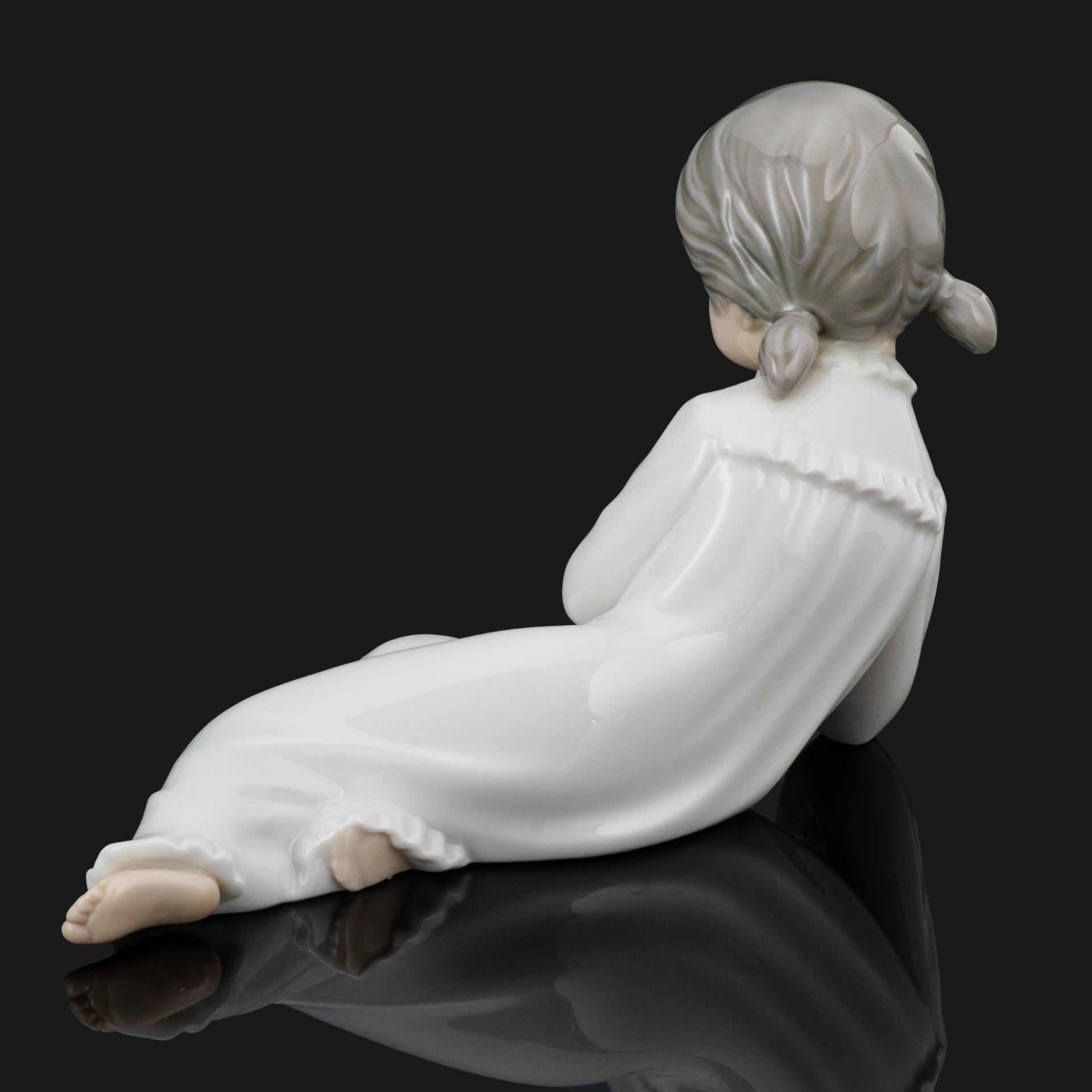 Статуэтка "Молитва" ("Девочка молится перед сном"), фарфор, роспись, NAO Porcelain, NAO Porcelain