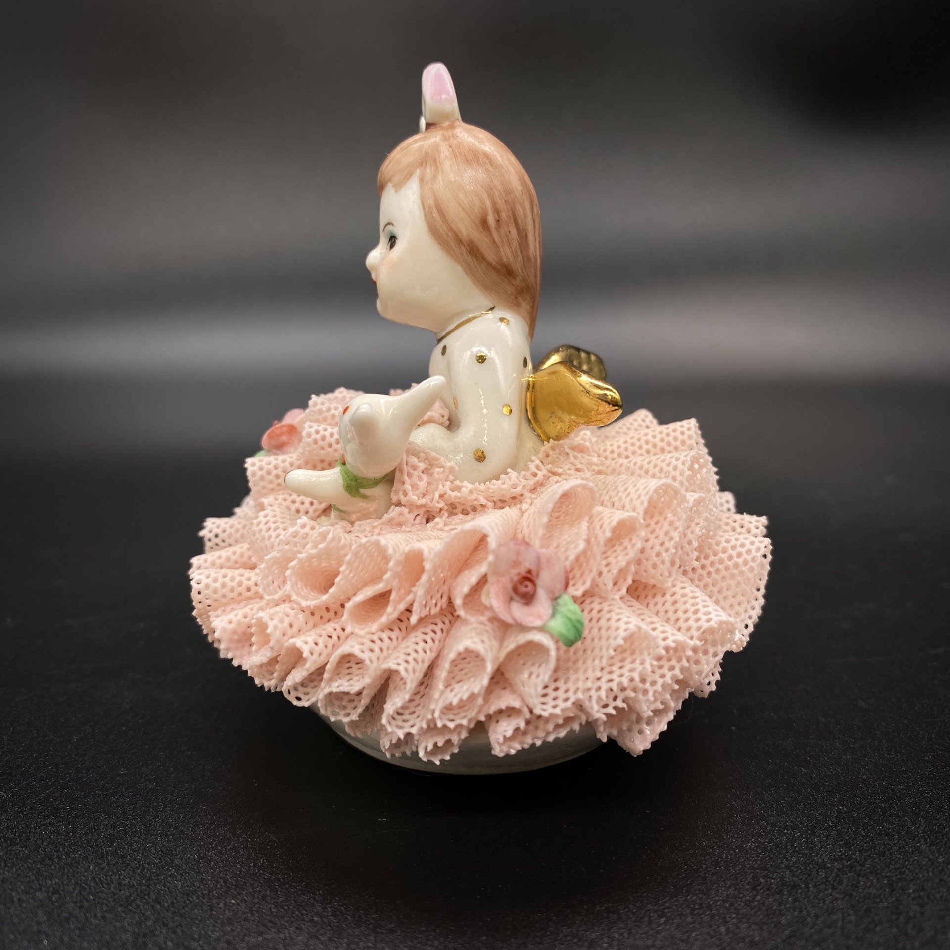 Статуэтка (миниатюра) "Девочка с зайцем"