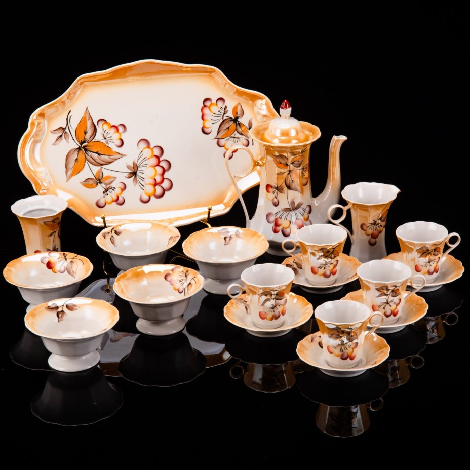 Сервиз кофейный с декором в виде ягод на 5 персон (19 предметов), фарфор, аэрография, роспись, люстр, Коростенский фарфоровый завод (КФЗ), СССР, 1960-1991 гг.