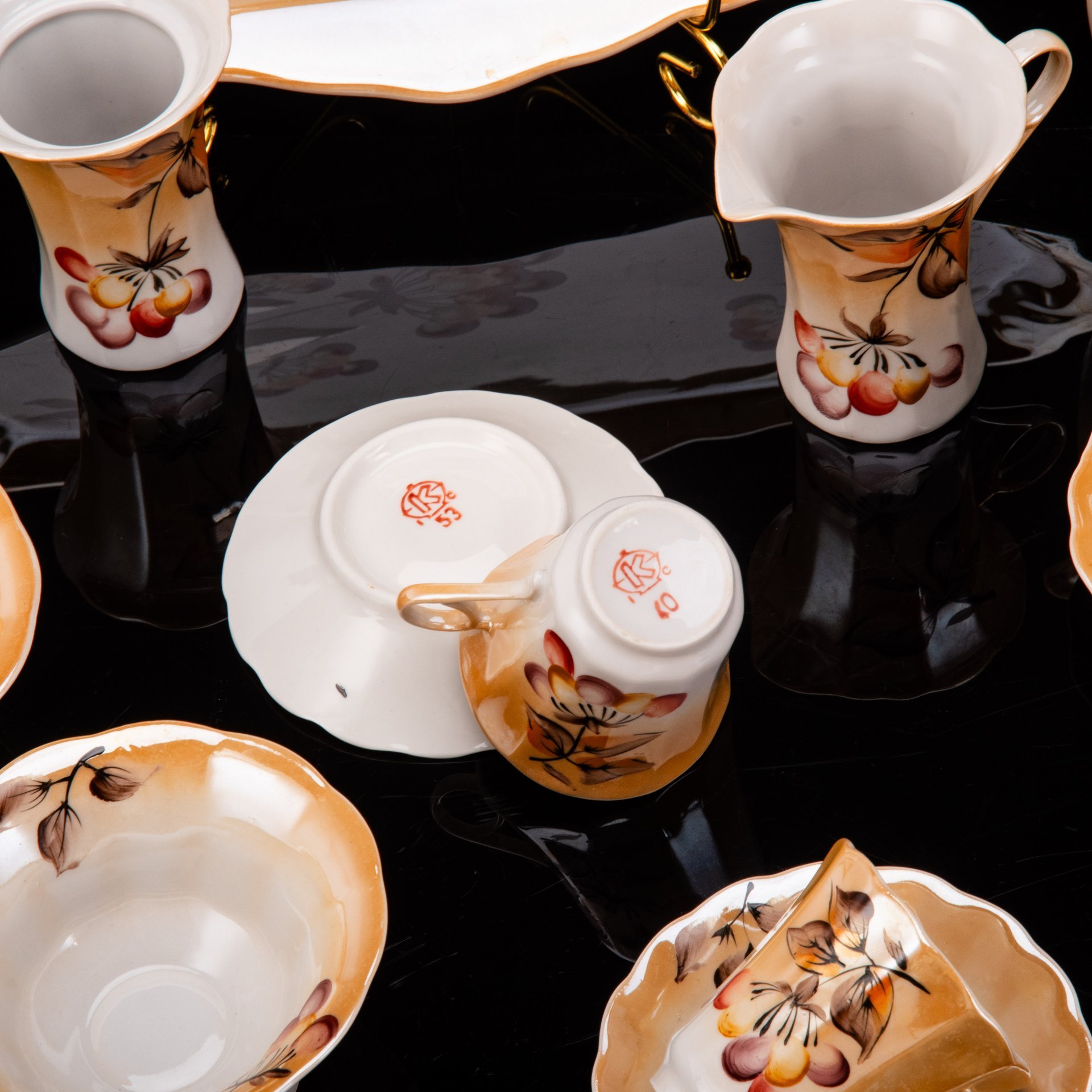 Сервиз кофейный с декором в виде ягод на 5 персон (19 предметов), фарфор, аэрография, роспись, люстр, Коростенский фарфоровый завод (КФЗ), СССР, 1960-1991 гг.