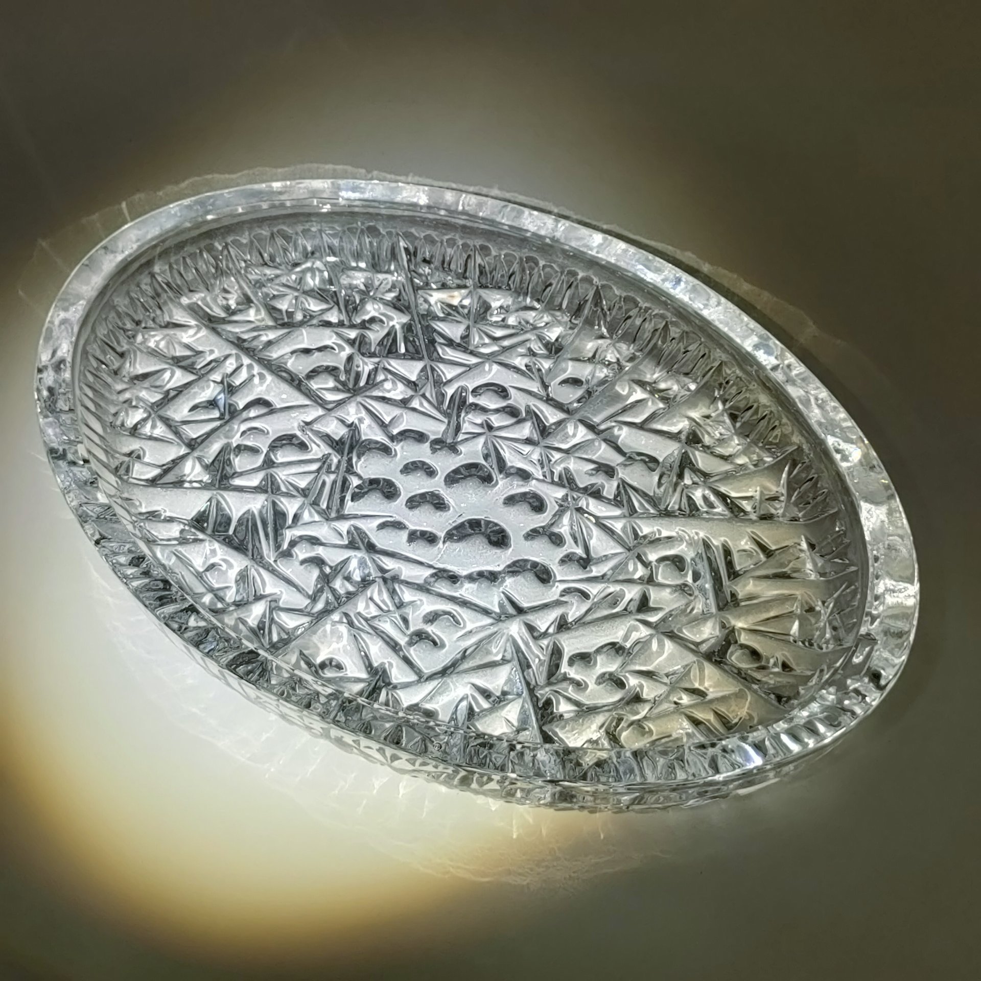 Блюдо сервировочное овальной формы "Космос", автор Л.Д. Смирнова, хрусталь, пресс, Ленинградский завод художественного стекла (ЛЗХС), СССР, 1960-1980 гг.