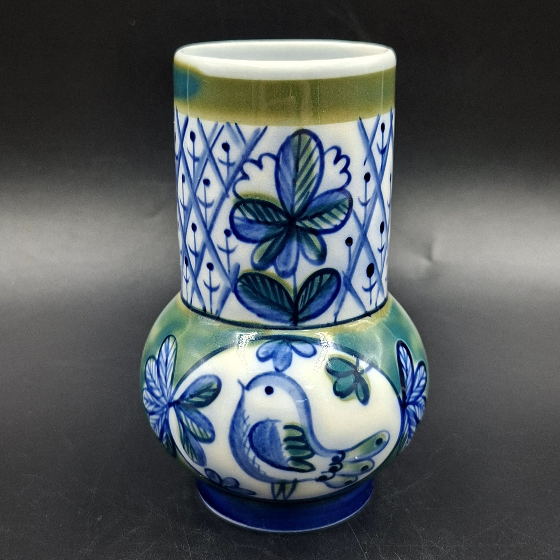 Вазочка "Птицы" в сине-зелёной гамме, автор Городецкий В.М., фарфор, роспись, Ленинградский фарфоровый завод (ЛФЗ), СССР, 1960-1970 гг.