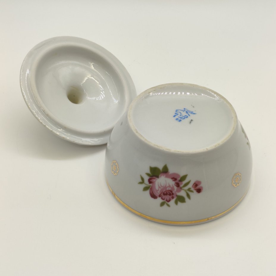 Сахарница, украшенная цветочным декором, фарфор, деколь, золочение, Дмитровский фарфоровый завод (ДФЗ Вербилки), СССР, 1965-1991 гг.