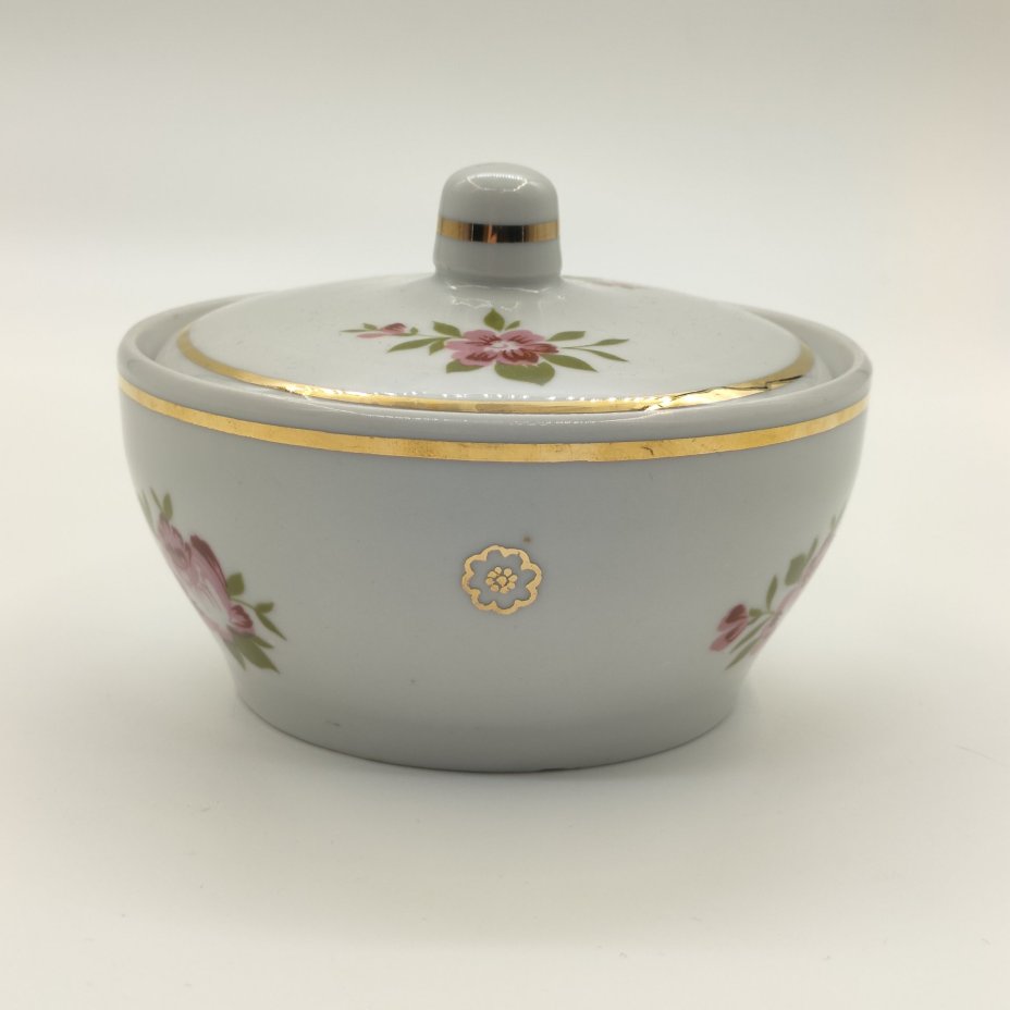 Сахарница, украшенная цветочным декором, фарфор, деколь, золочение, Дмитровский фарфоровый завод (ДФЗ Вербилки), СССР, 1965-1991 гг., Дмитровский фарфоровый завод (ДФЗ Вербилки)