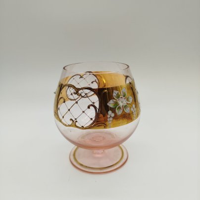 Бокал для коньяка розового оттенка с лепным цветочным декором, стекло, золочение, роспись, лепнина, Богемия, 1970-2000 гг.