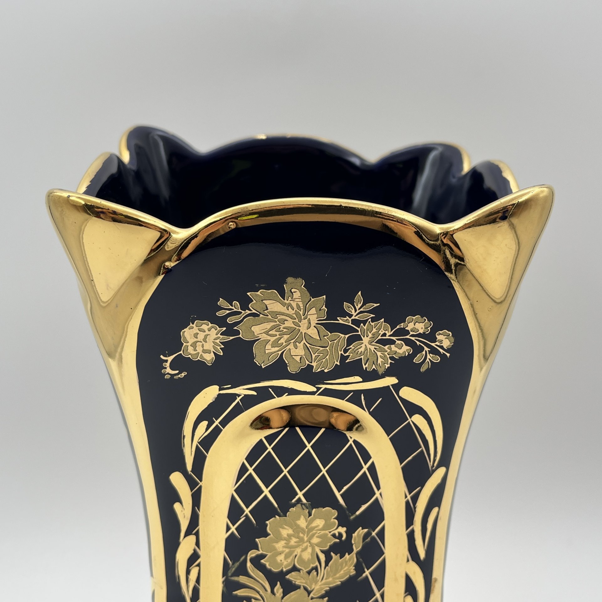 Ваза кобальтового цвета с золотистым флоральным декором, "Azim porselen"