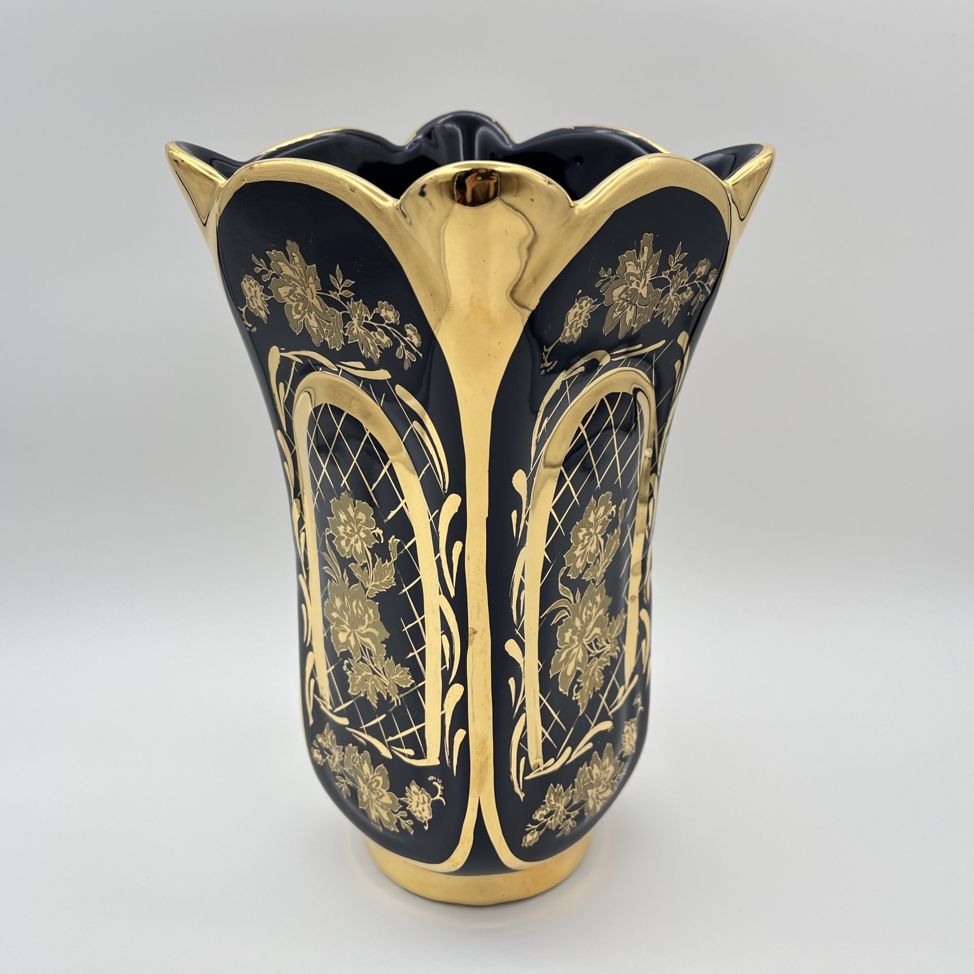 Ваза кобальтового цвета с золотистым флоральным декором, "Azim porselen"