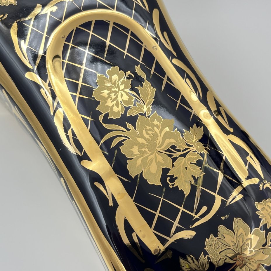 Ваза кобальтового цвета с золотистым флоральным декором, "Azim porselen"