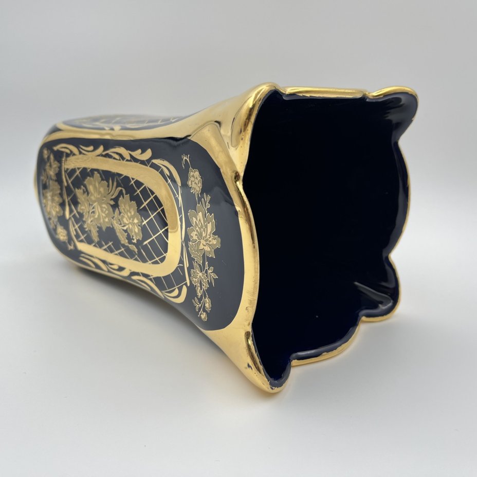 Ваза кобальтового цвета с золотистым флоральным декором, "Azim porselen"