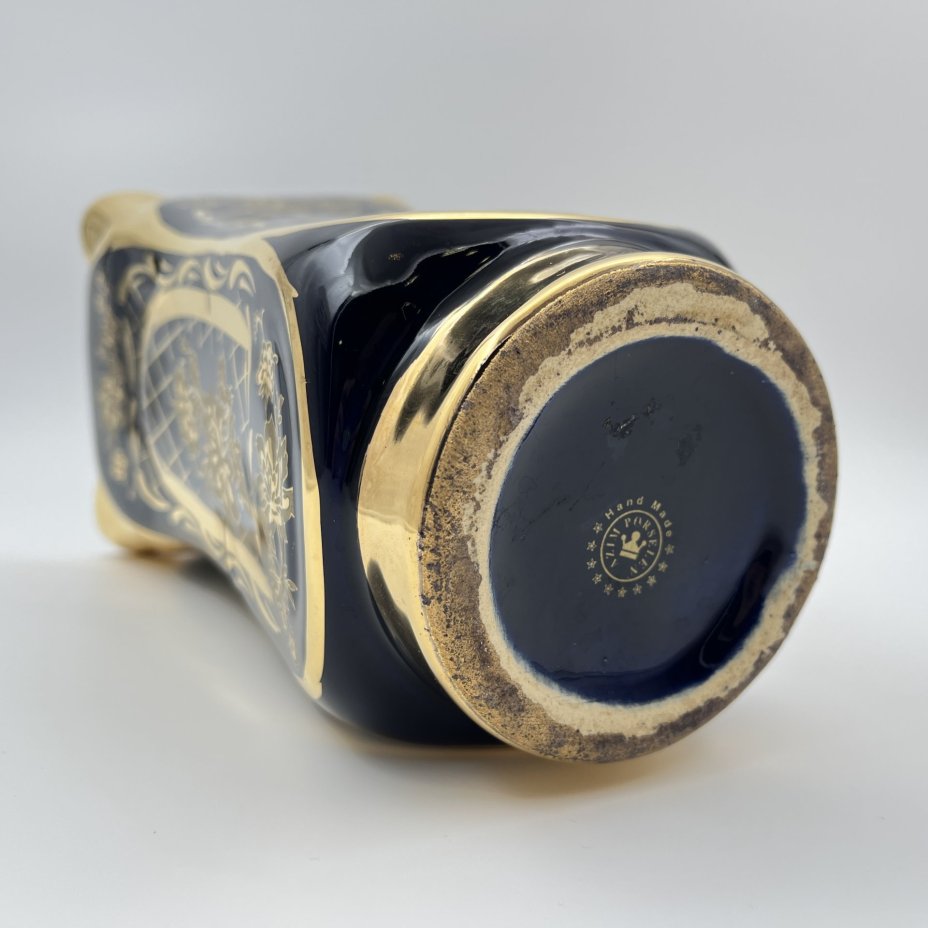 Ваза кобальтового цвета с золотистым флоральным декором, "Azim porselen"