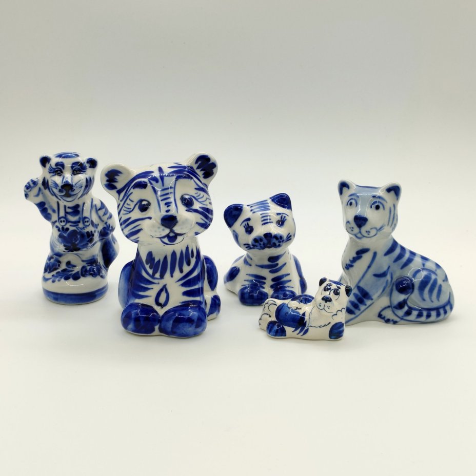 Набор из пяти статуэток "Тигры", Гжель, фарфор, роспись, Россия, 1990-2010 гг.