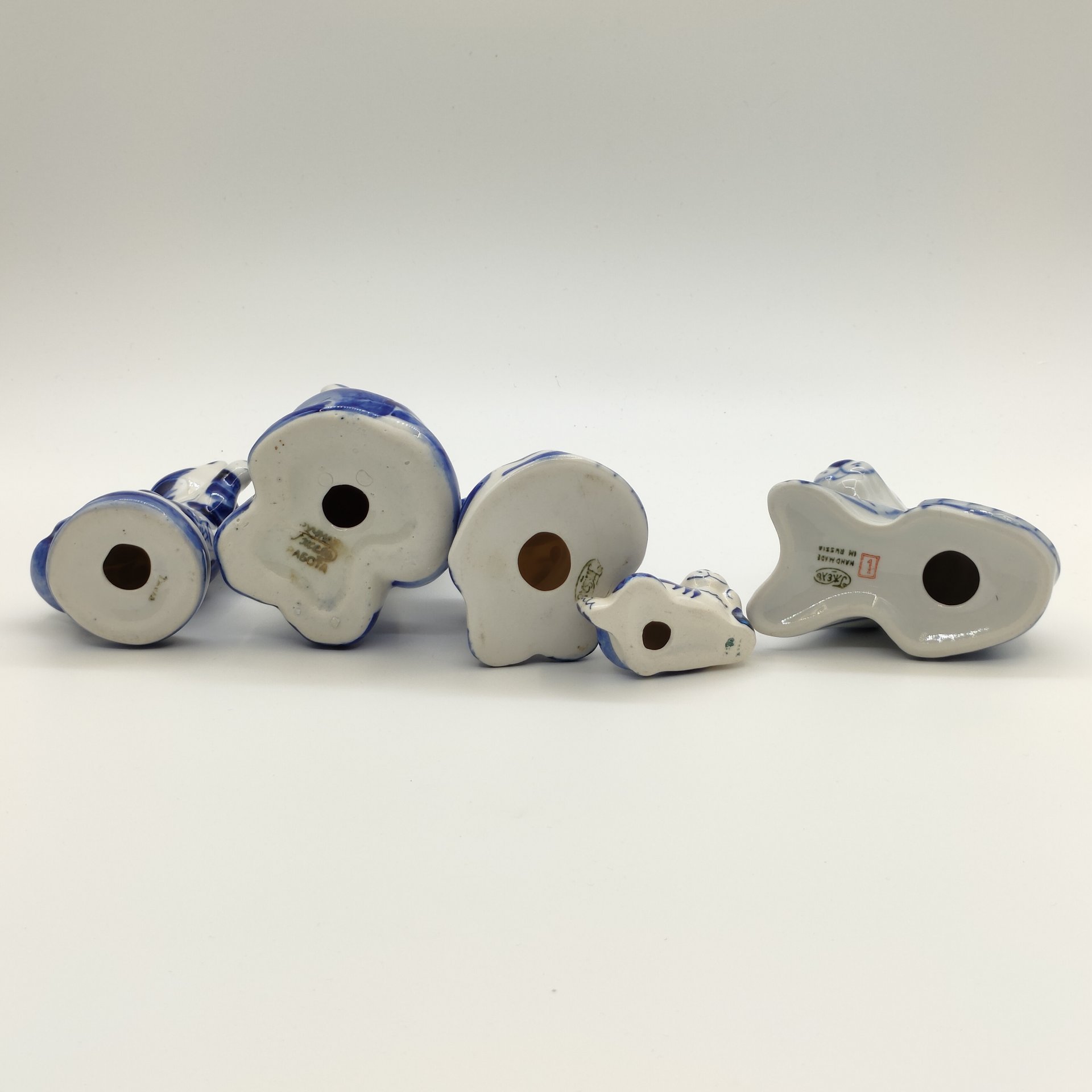 Набор из пяти статуэток "Тигры", Гжель, фарфор, роспись, Россия, 1990-2010 гг.