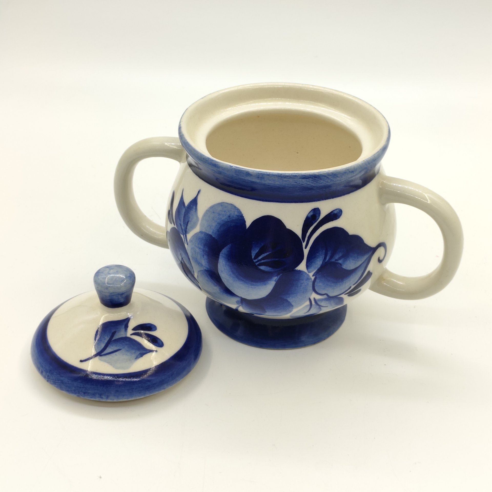 Сахарница (ёмкость для хранения) с цветочным декором, Гжель, фаянс, роспись, Россия, 1980-2000 гг.