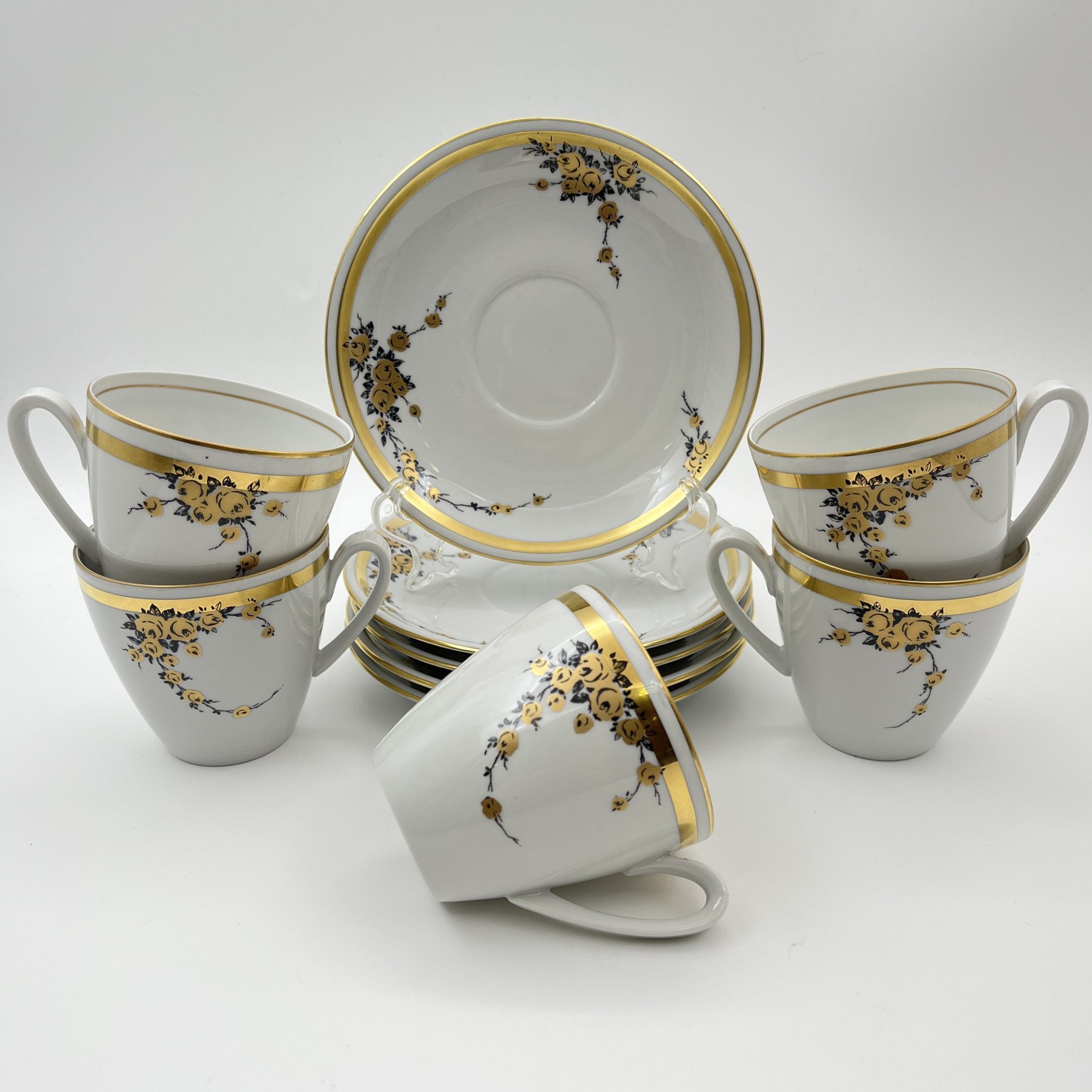 Набор чайно-кофейных пар с цветочным декором на 5 персон, фарфор, деколь, золочение, Graf Von Henneberg Porzellan, 1777 Jlmenau, ГДР, 1949-1970 гг.