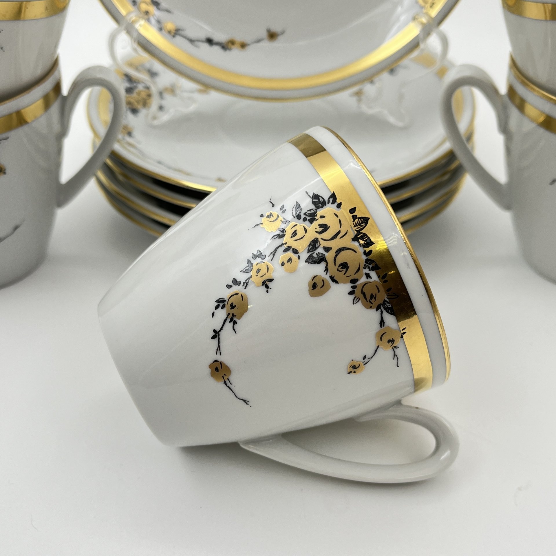 Набор чайно-кофейных пар с цветочным декором на 5 персон, фарфор, деколь, золочение, Graf Von Henneberg Porzellan, 1777 Jlmenau, ГДР, 1949-1970 гг.