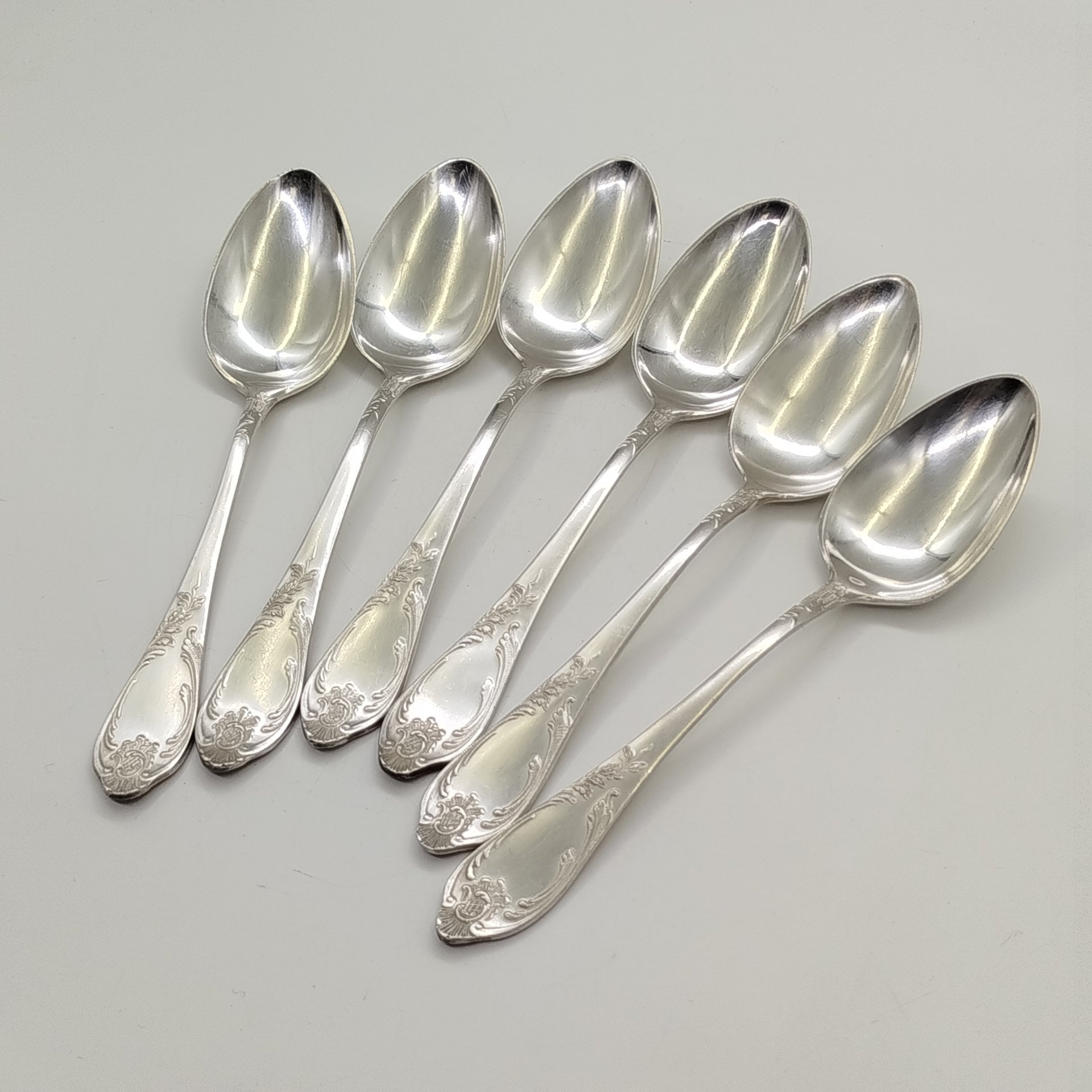 Набор из 6-ти столовых ложек с растительным декором