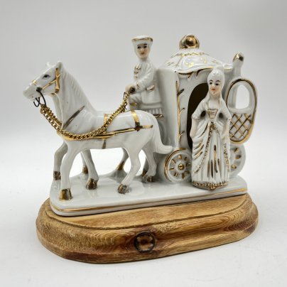 Статуэтка "Экипаж" ("Карета"), фарфор, роспись, золочение, Азия, 1990-2010 гг.