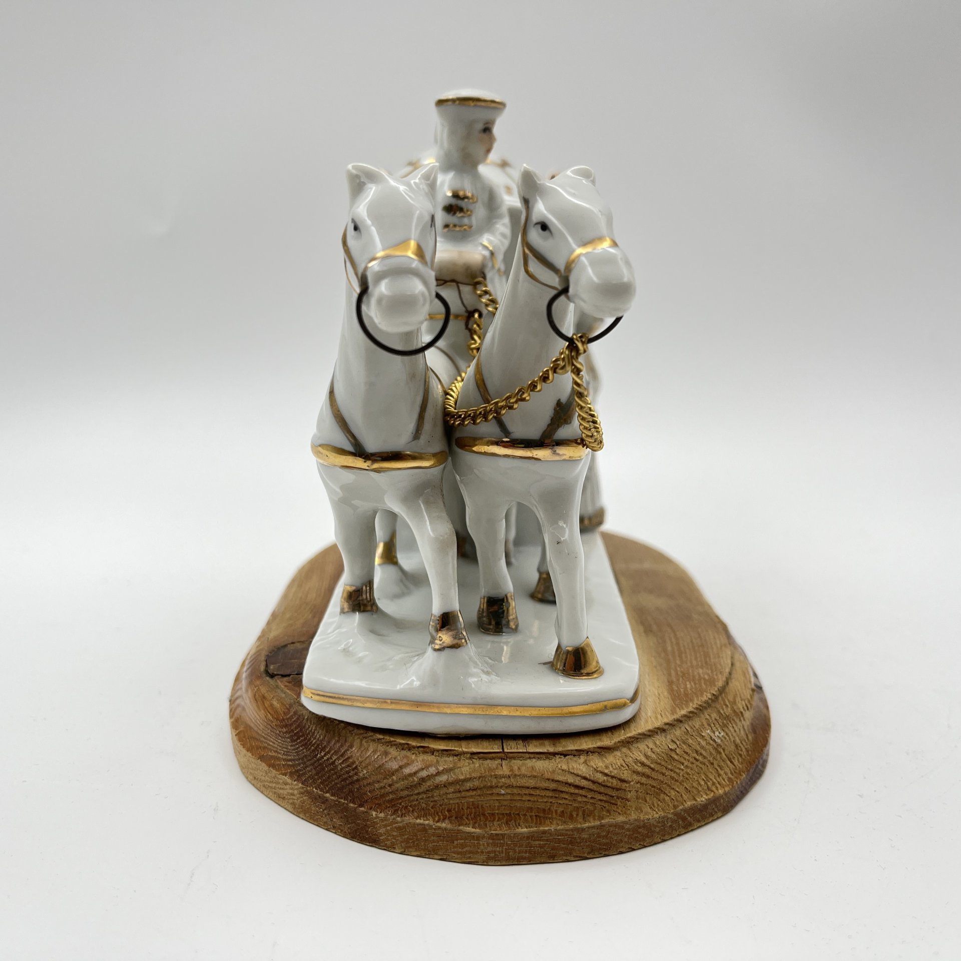 Статуэтка "Экипаж" ("Карета"), фарфор, роспись, золочение, Азия, 1990-2010 гг.