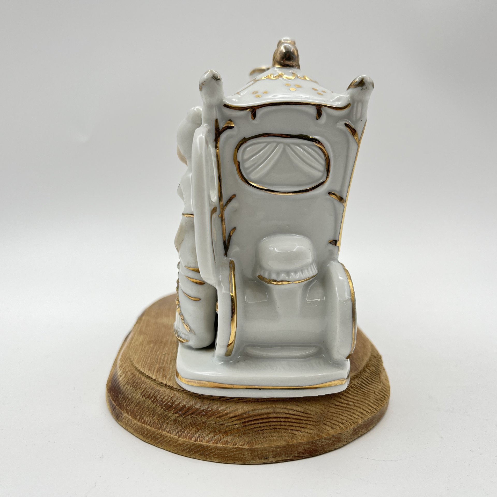 Статуэтка "Экипаж" ("Карета"), фарфор, роспись, золочение, Азия, 1990-2010 гг.