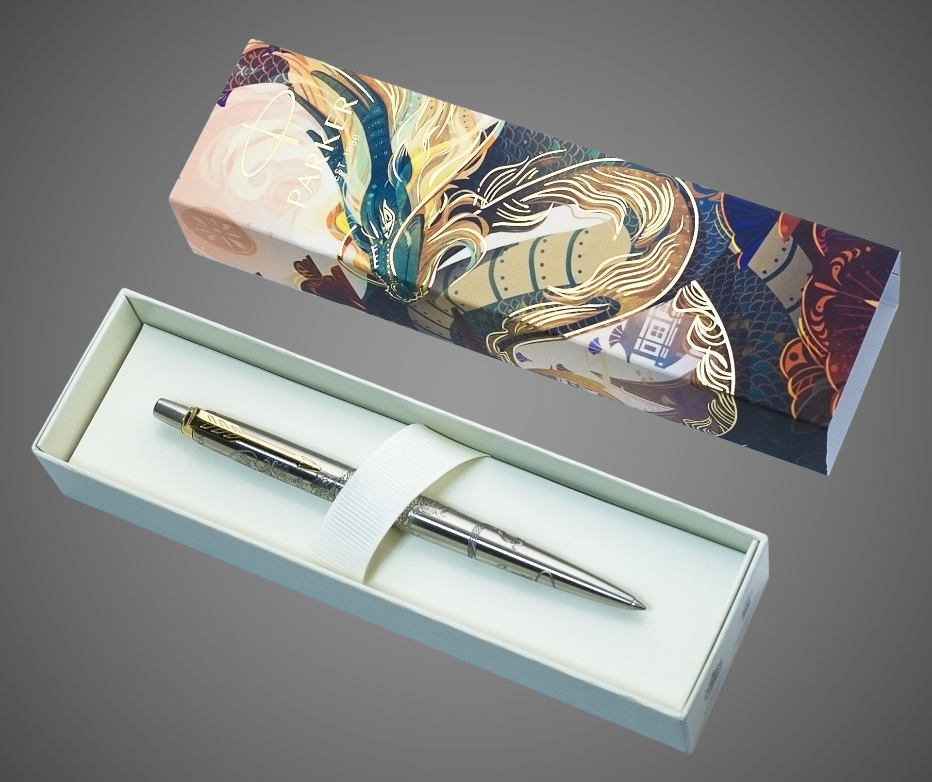 Шариковая ручка Parker Jotter Dragon Special Edition, цвет: St. Steel GT, стержень: Mblue в подарочной коробке, Металлы: нержавеющая сталь, позолота