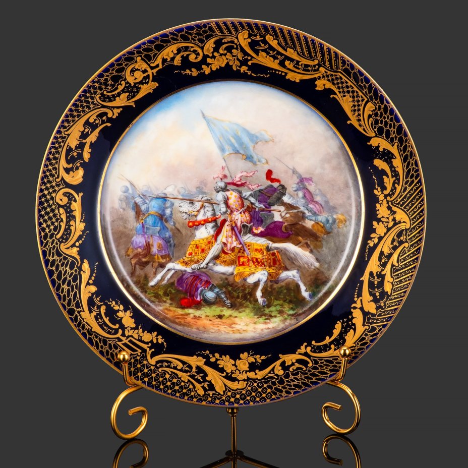 Тарелка декоративная с батальным сюжетом "Битва при Форново" (выполнена для дворца Тюильри "Chateau des Tuileries"), фарфор, крытье кобальтом, золочение, цировка, роспись, Севрская фарфоровая мануфактура (Sevres), Франция, 1844 г.