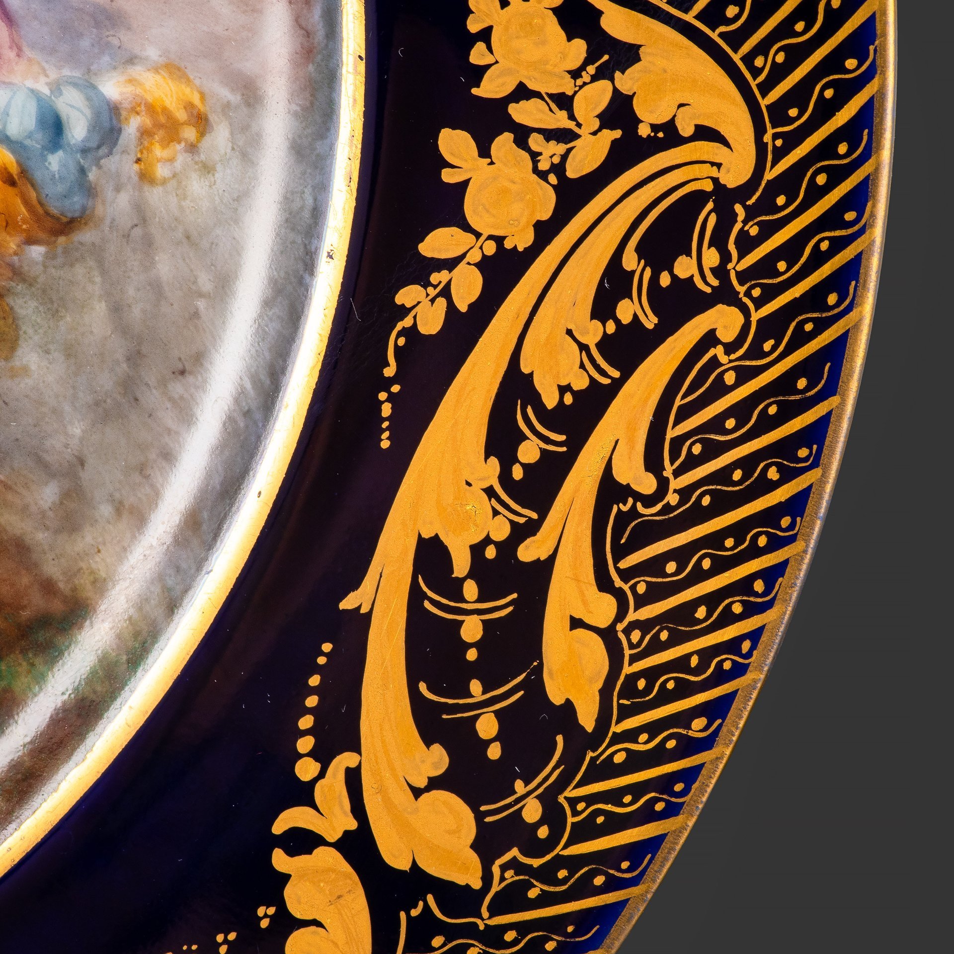 Тарелка декоративная с батальным сюжетом "Битва при Форново" (выполнена для дворца Тюильри "Chateau des Tuileries"), фарфор, крытье кобальтом, золочение, цировка, роспись, Севрская фарфоровая мануфактура (Sevres), Франция, 1844 г.