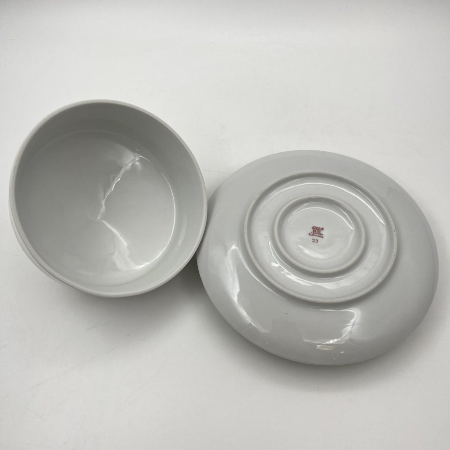 Маслёнка с цветочным декором в розово-зеленой гамме, фарфор, печать, Epiag Royal Czechoslovakia, Чехословакия, 1970-1990 гг.