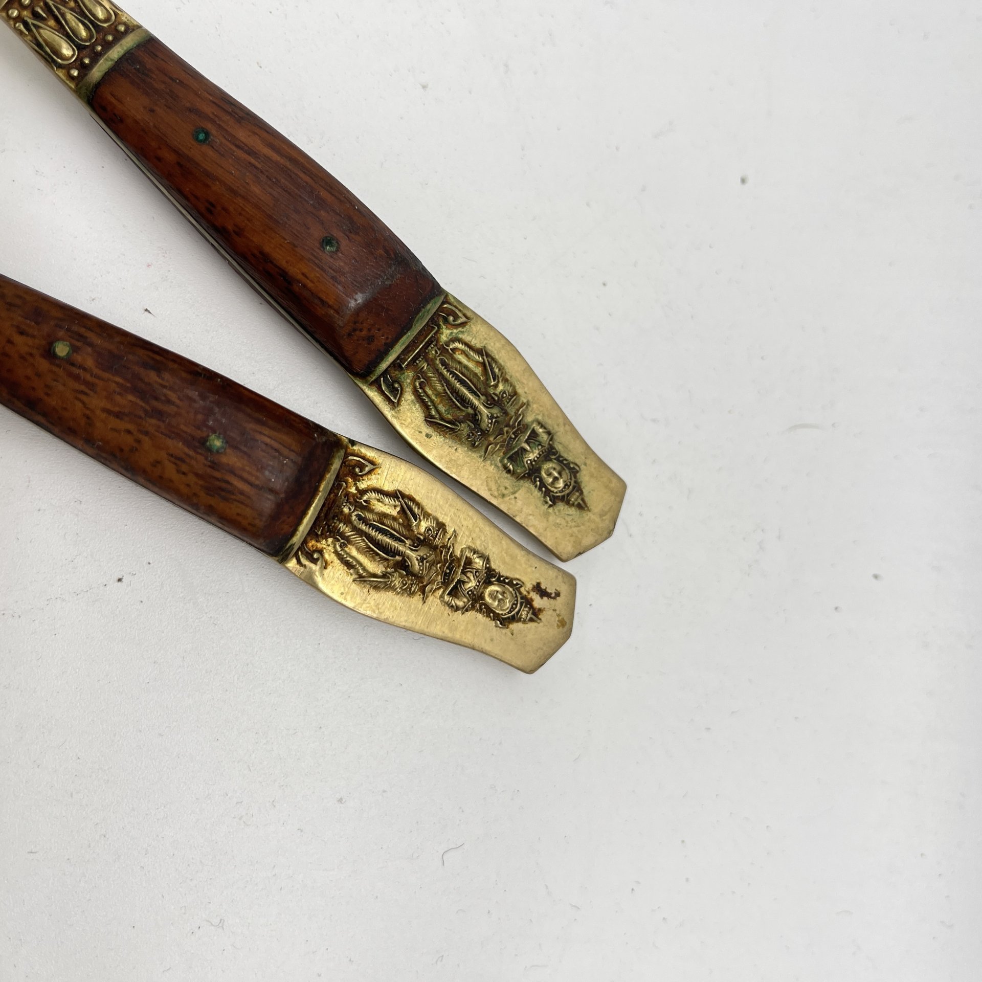 Набор из 2 ложек с изображением Будды на ручках, латунь, дерево, Таиланд, 2000-2015 гг.