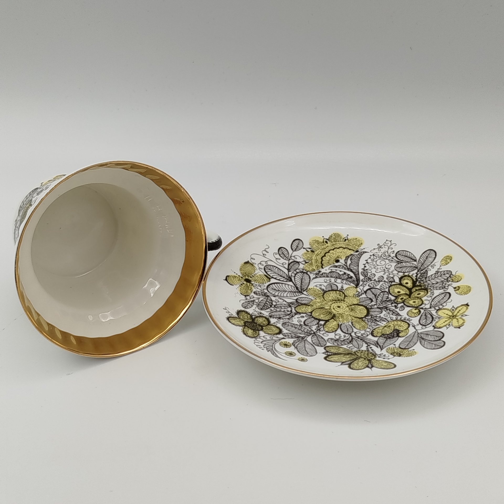 Пара чайная "Русское кружево", автор формы "Волна" Криммер Э.М., автор рисунка Беспалова-Михалева Т.Н.