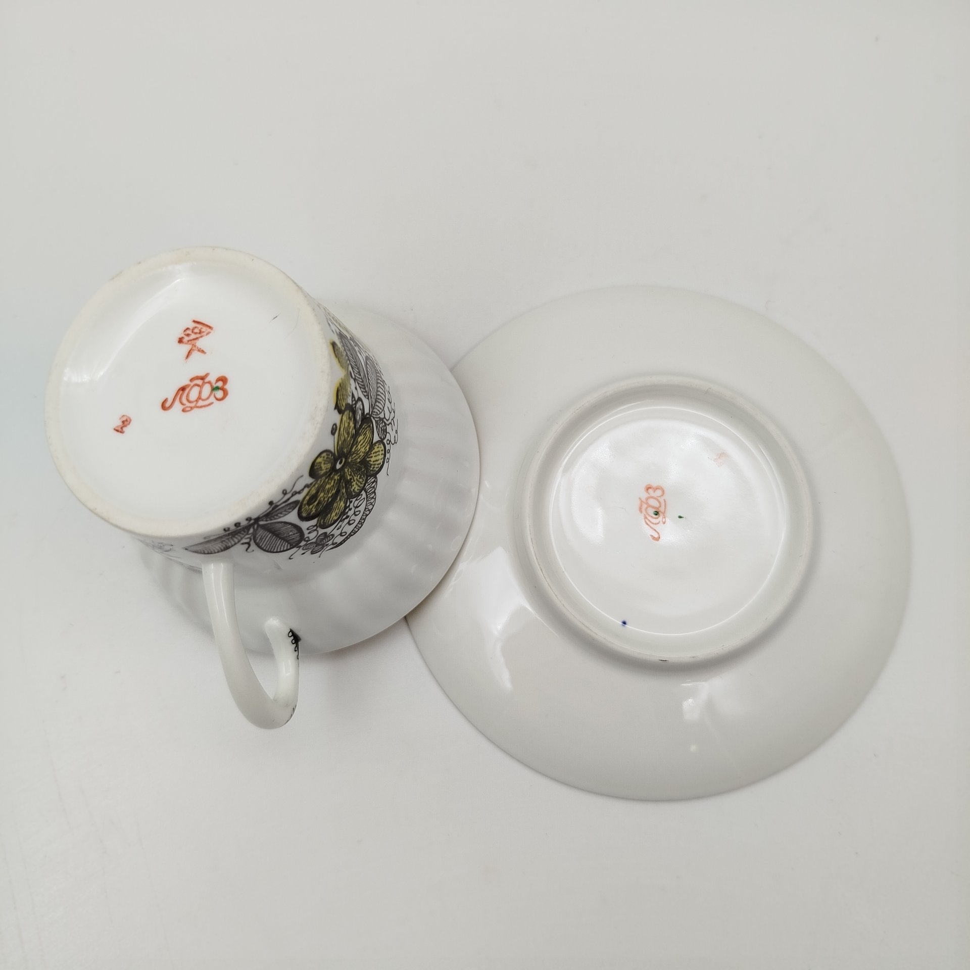 Пара чайная "Русское кружево", автор формы "Волна" Криммер Э.М., автор рисунка Беспалова-Михалева Т.Н.