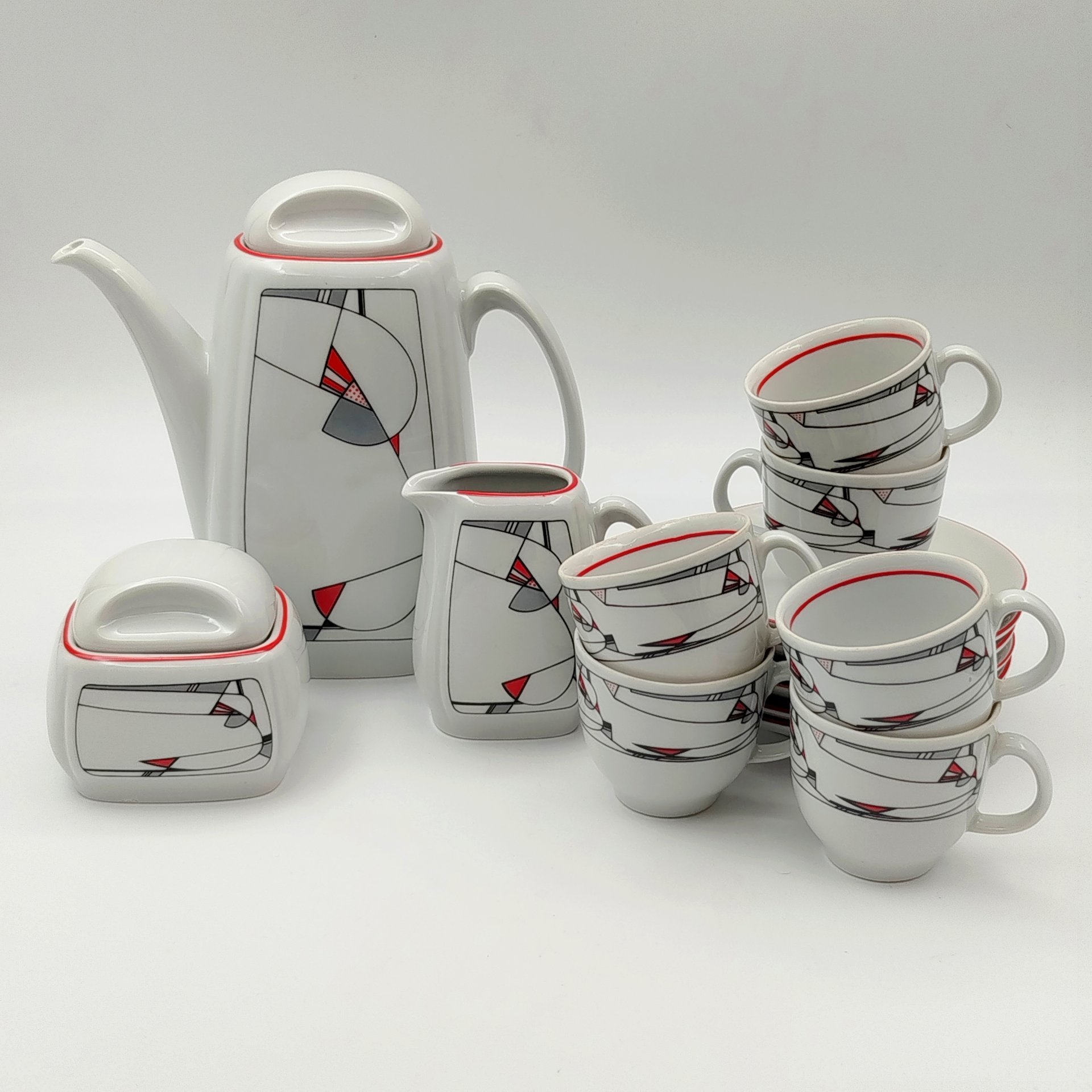 Сервиз кофейный на 6 персон, украшенный геометрическим декором (15 предметов), фарфор, деколь, Германия, 1973-1977 гг.