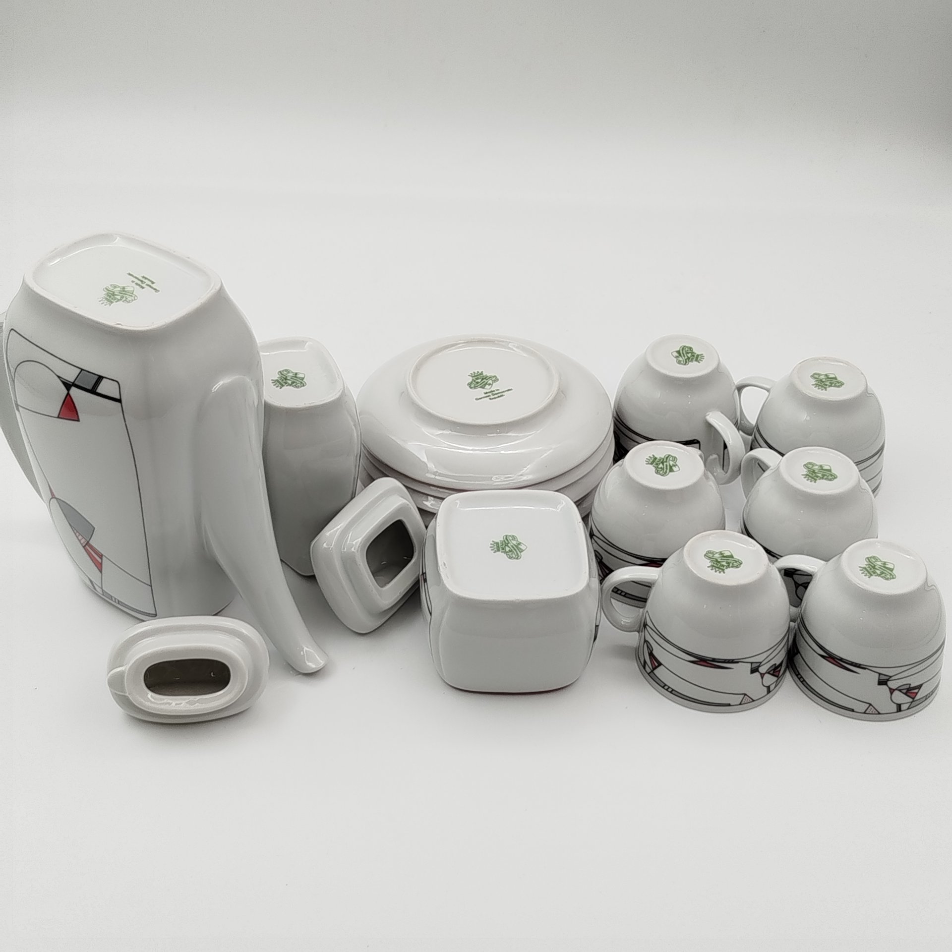 Сервиз кофейный на 6 персон, украшенный геометрическим декором (15 предметов), фарфор, деколь, Германия, 1973-1977 гг.