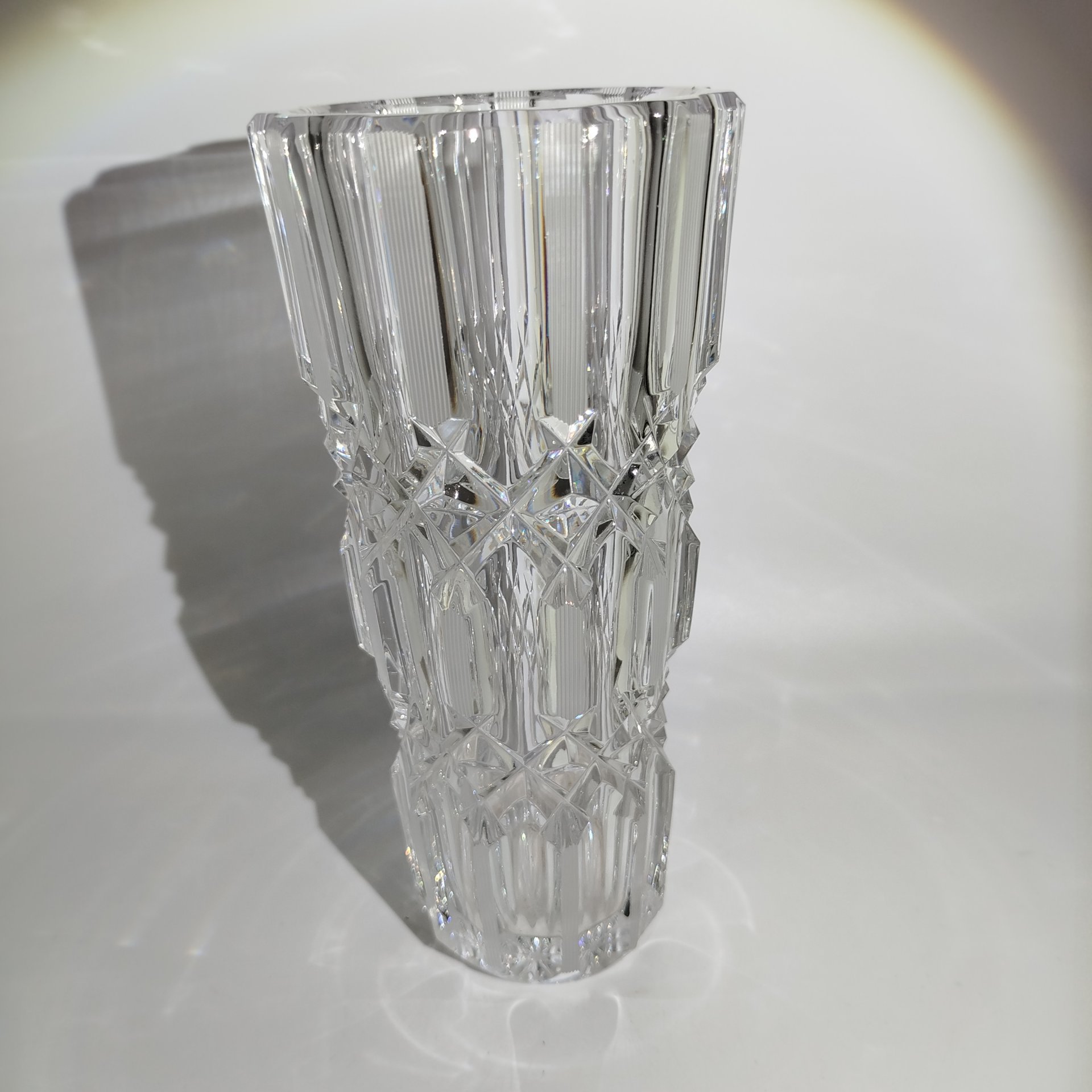 Ваза для цветов "Эхо", автор А.М. Остроумов, хрусталь, алмазная грань, Ленинградский завод художественного стекла (ЛЗХС), СССР, 1970-1980 гг.