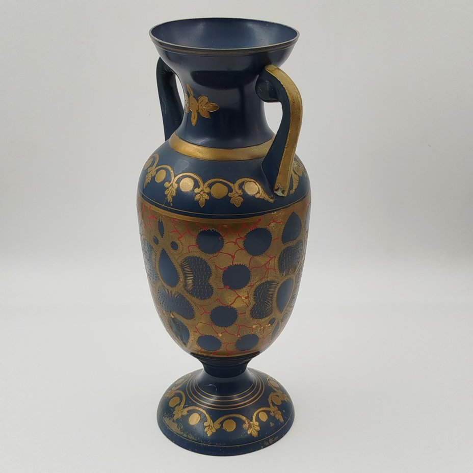 Ваза с ручками выполненная в восточном стиле
