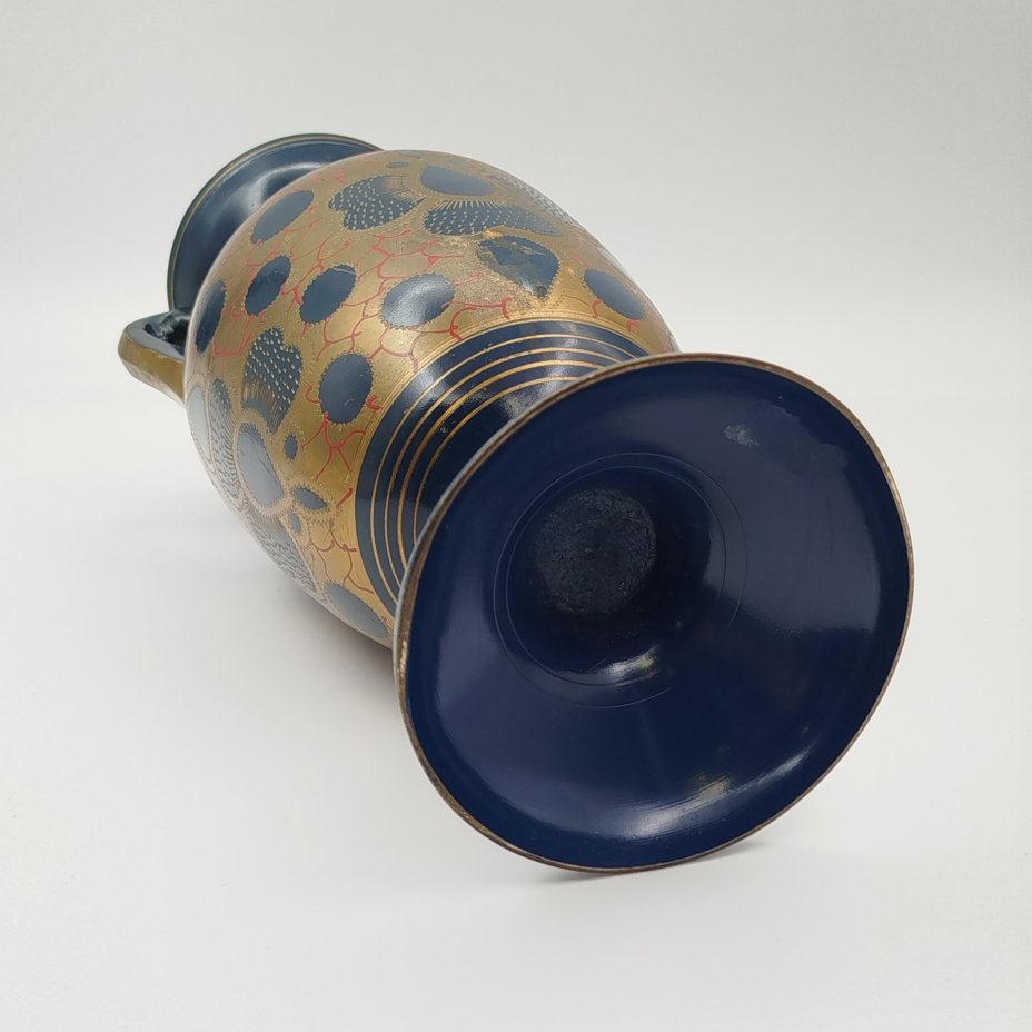 Ваза с ручками выполненная в восточном стиле