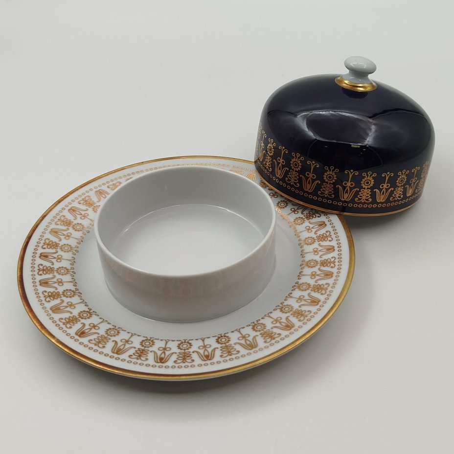 Маслёнка, украшенная цветочным орнаментом, фарфор, крытье, золочение, Graf Von Henneberg Porzellan, 1777 Jlmenau, ГДР, 1977-1990 гг.