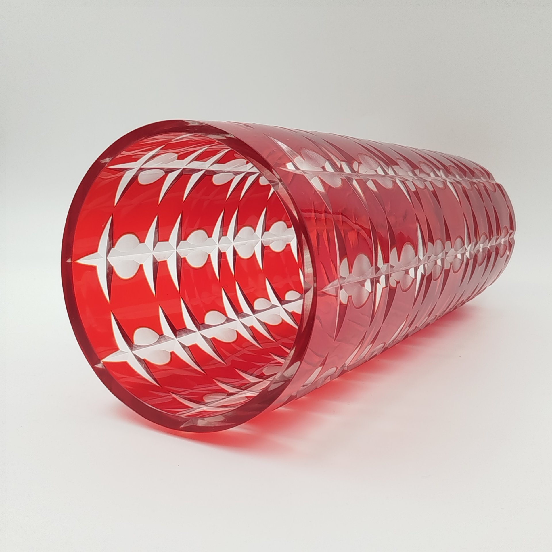 Ваза «Подарочная» красного цвета с геометрическим декором (большая), автор Новиков А.И.
