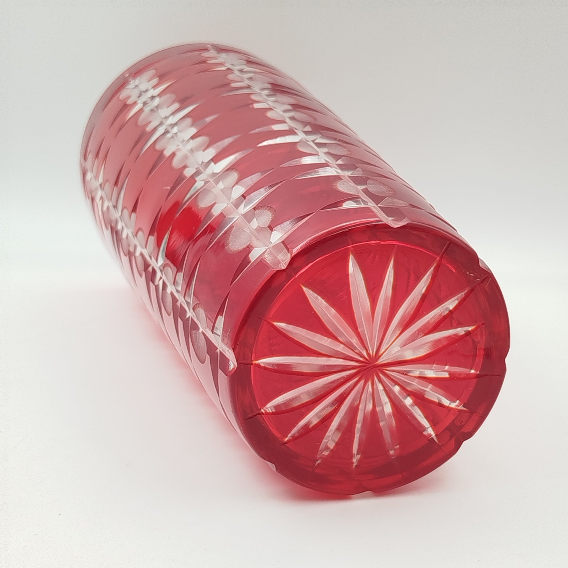 Ваза «Подарочная» красного цвета с геометрическим декором (большая), автор Новиков А.И.